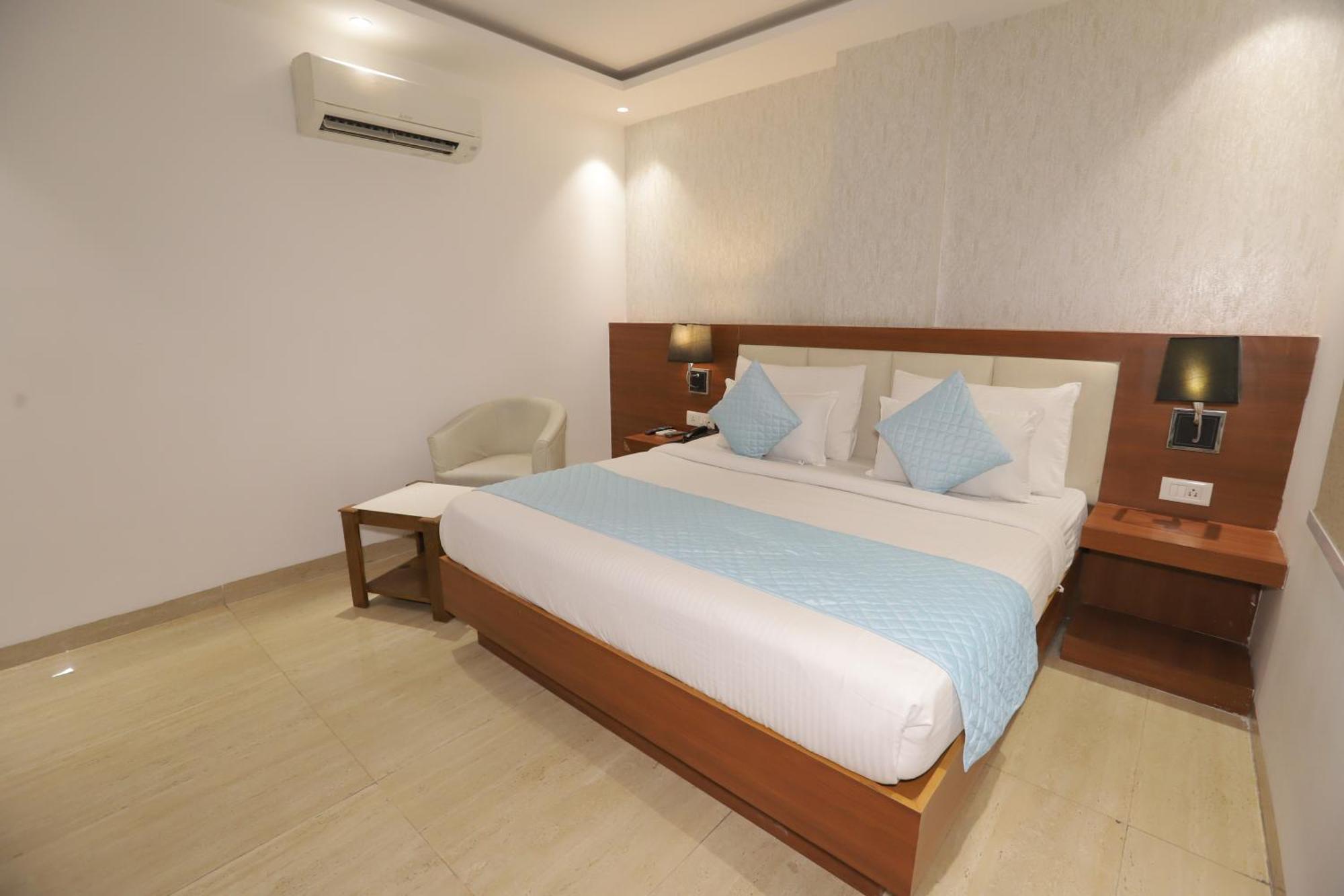 Nh Skye Suites New Delhi Exterior photo